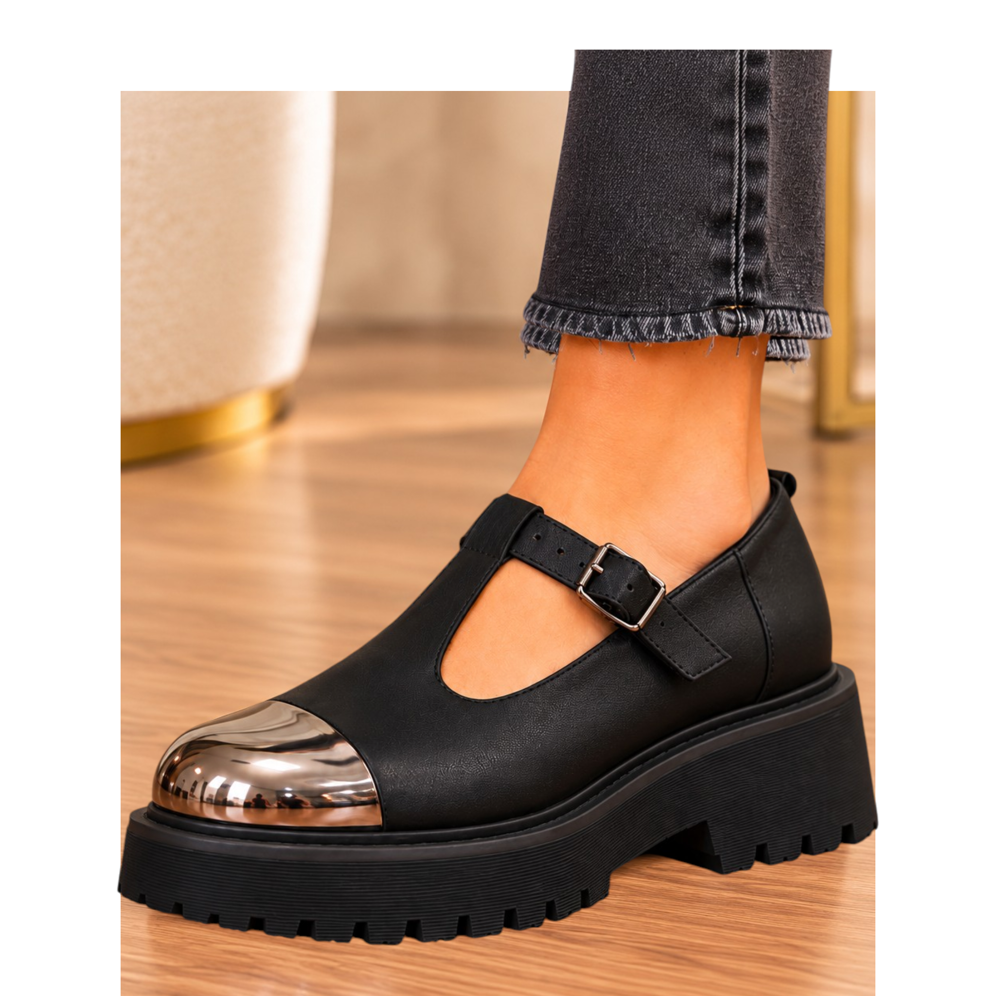 SCARPE NERE CON PUNTA METALLIZZATA ARGENTO