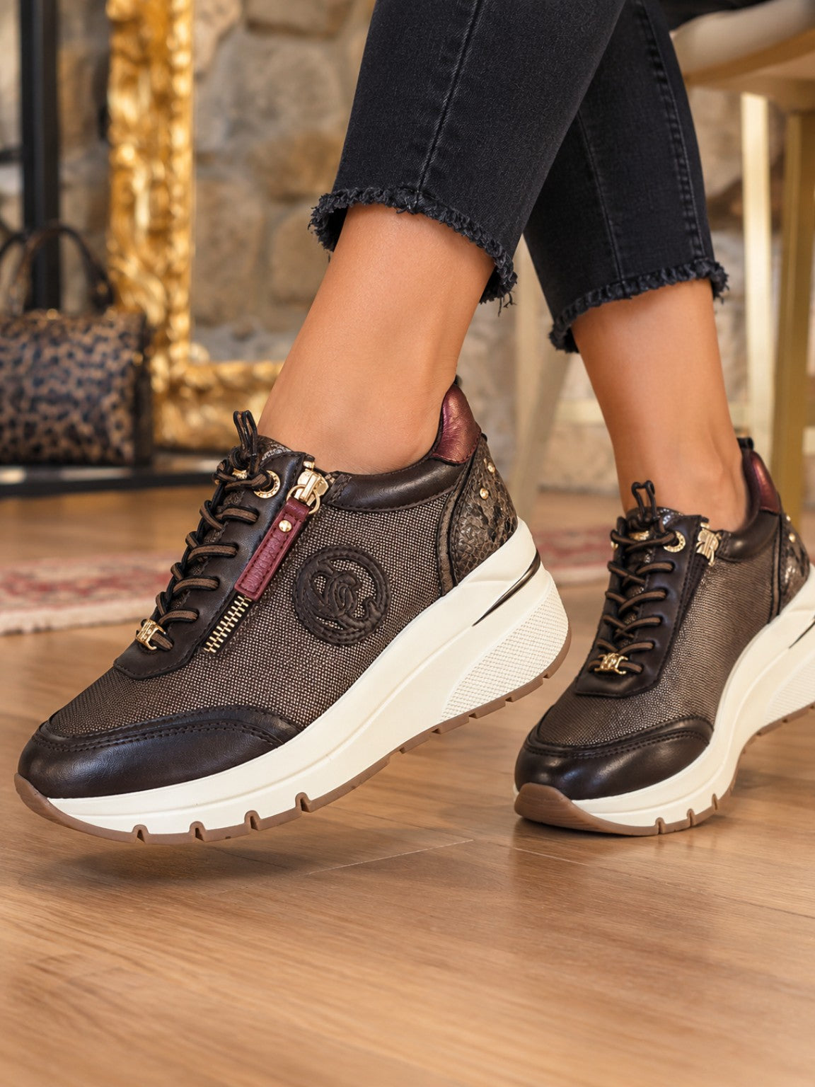SNEAKERS COLOR MARRONE CON PLATFORM